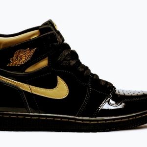 METALLIC GOLD RETROS SIZE 9 JORDAN